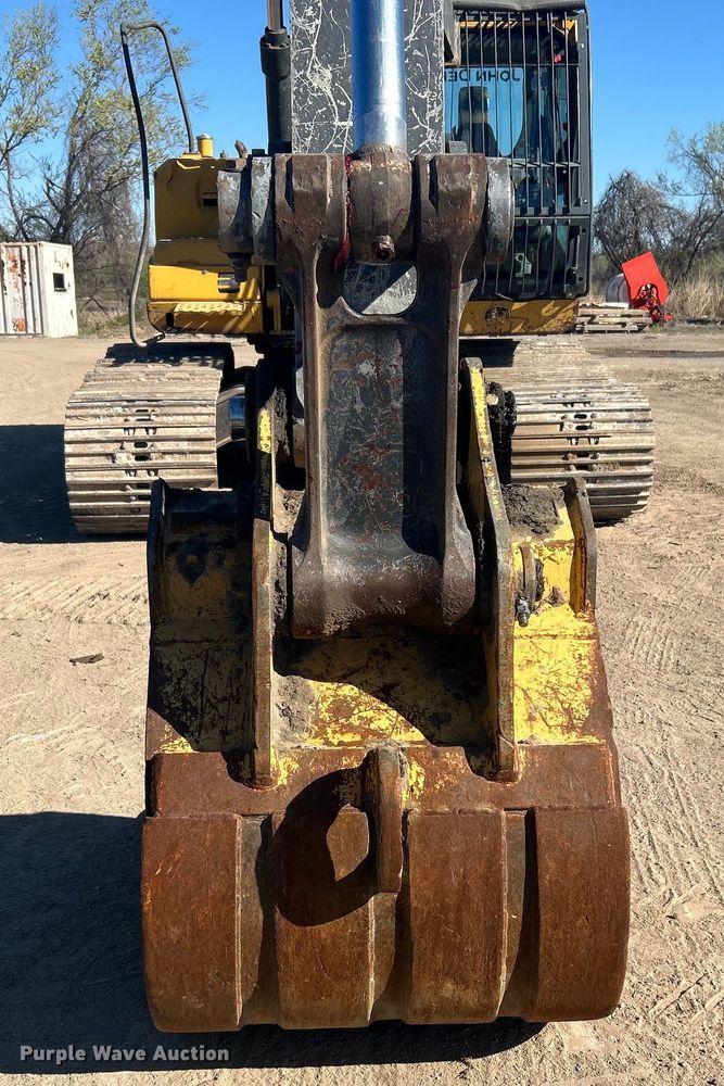 image for item DO1016 2011 John Deere 200D LC excavator