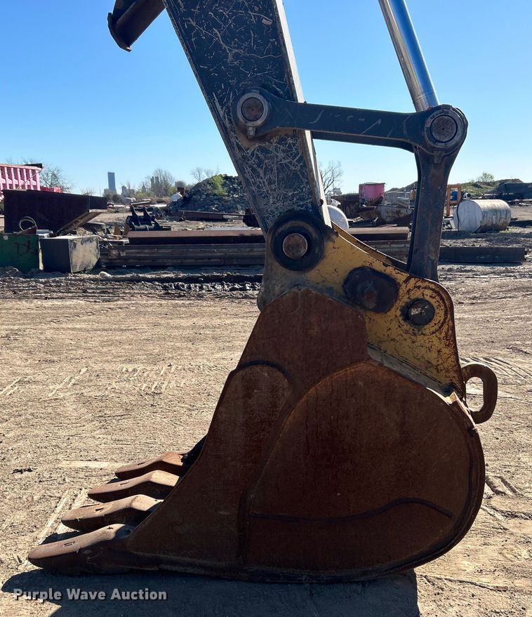 image for item DO1016 2011 John Deere 200D LC excavator