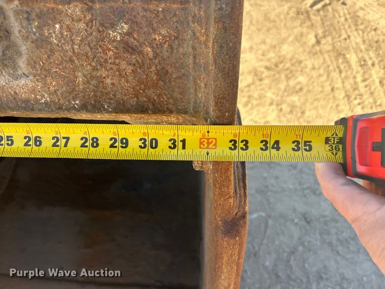 image for item DO1016 2011 John Deere 200D LC excavator