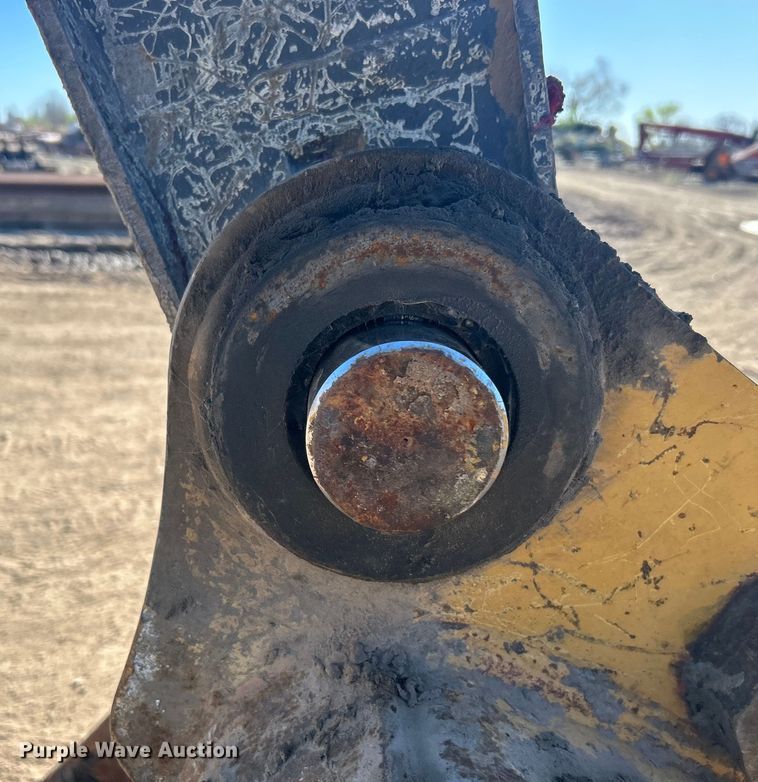 image for item DO1016 2011 John Deere 200D LC excavator