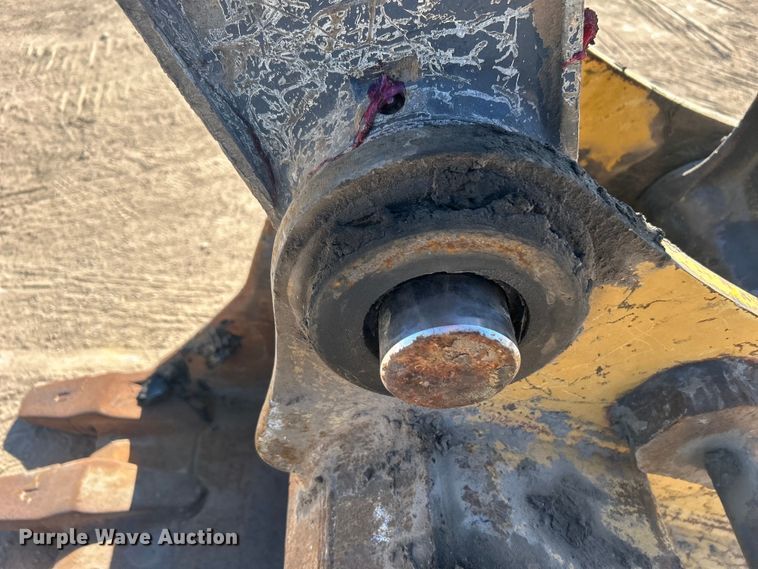 image for item DO1016 2011 John Deere 200D LC excavator