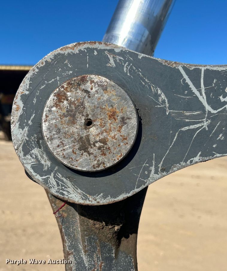 image for item DO1016 2011 John Deere 200D LC excavator