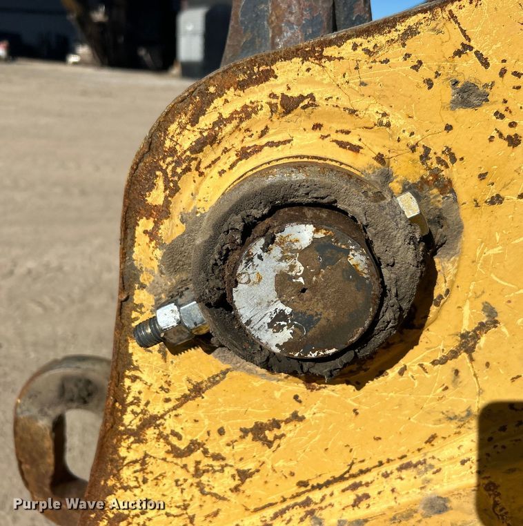 image for item DO1016 2011 John Deere 200D LC excavator