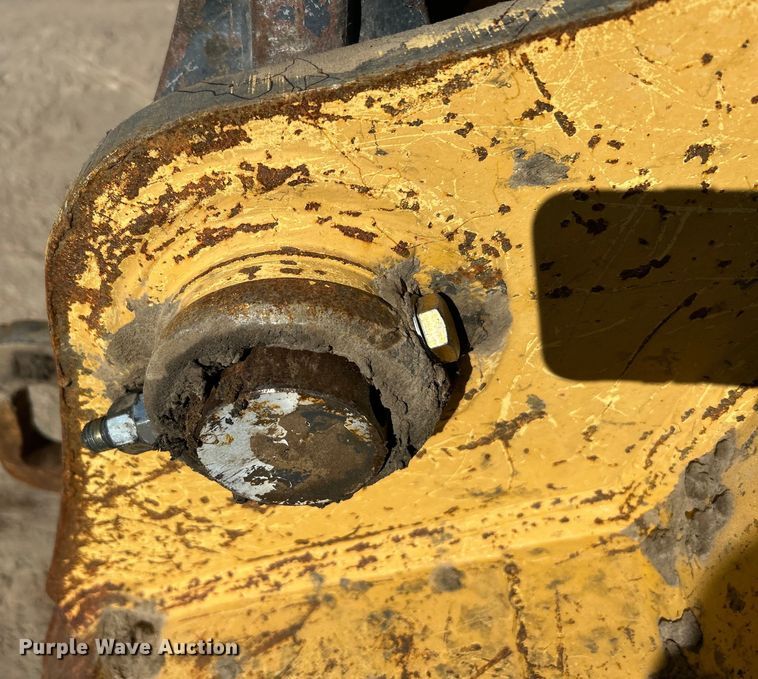 image for item DO1016 2011 John Deere 200D LC excavator