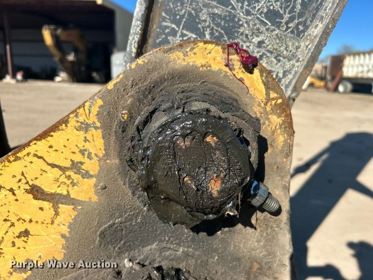 image for item DO1016 2011 John Deere 200D LC excavator