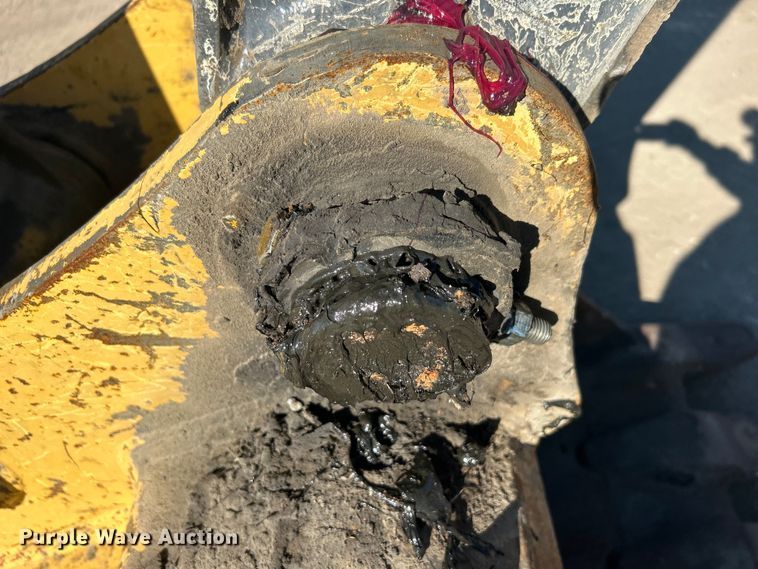 image for item DO1016 2011 John Deere 200D LC excavator