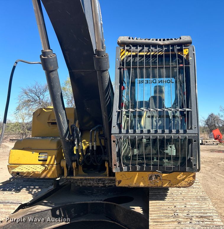 image for item DO1016 2011 John Deere 200D LC excavator