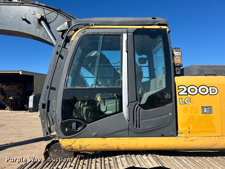image for item DO1016 2011 John Deere 200D LC excavator