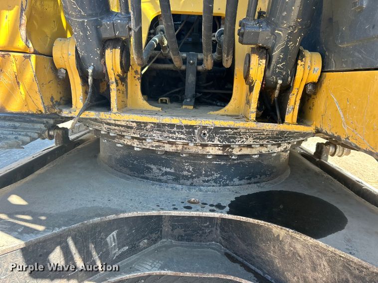 image for item DO1016 2011 John Deere 200D LC excavator