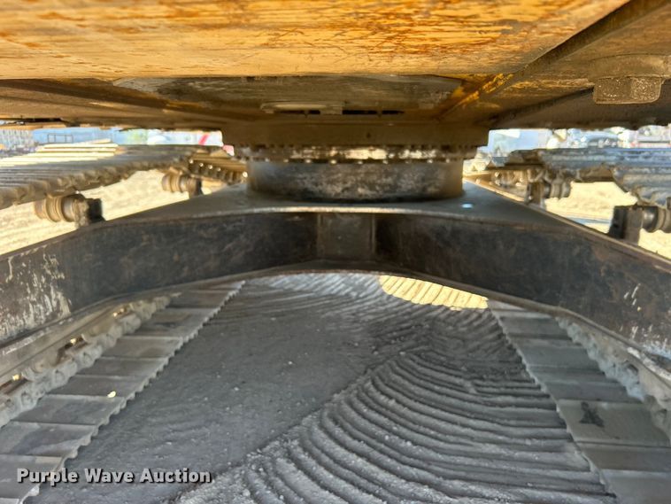 image for item DO1016 2011 John Deere 200D LC excavator