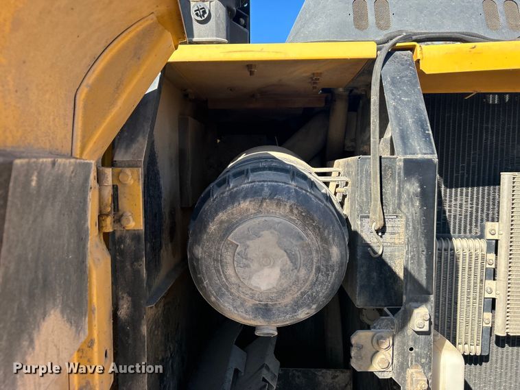 image for item DO1016 2011 John Deere 200D LC excavator