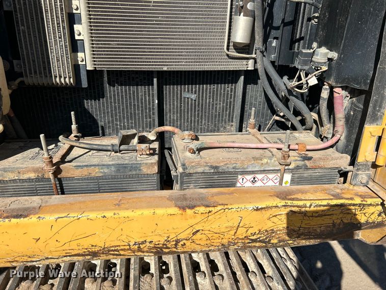 image for item DO1016 2011 John Deere 200D LC excavator