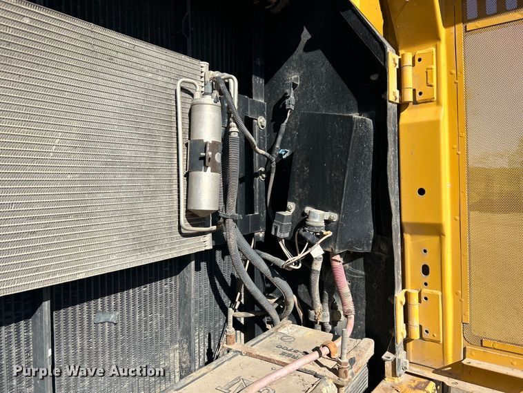 image for item DO1016 2011 John Deere 200D LC excavator