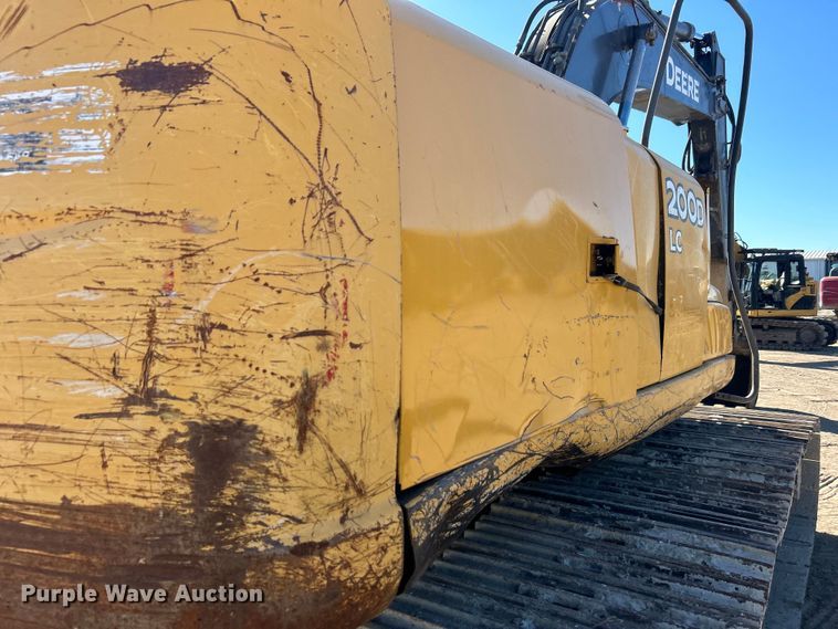 image for item DO1016 2011 John Deere 200D LC excavator