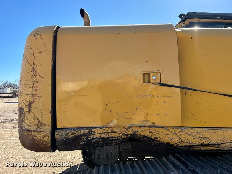 image for item DO1016 2011 John Deere 200D LC excavator