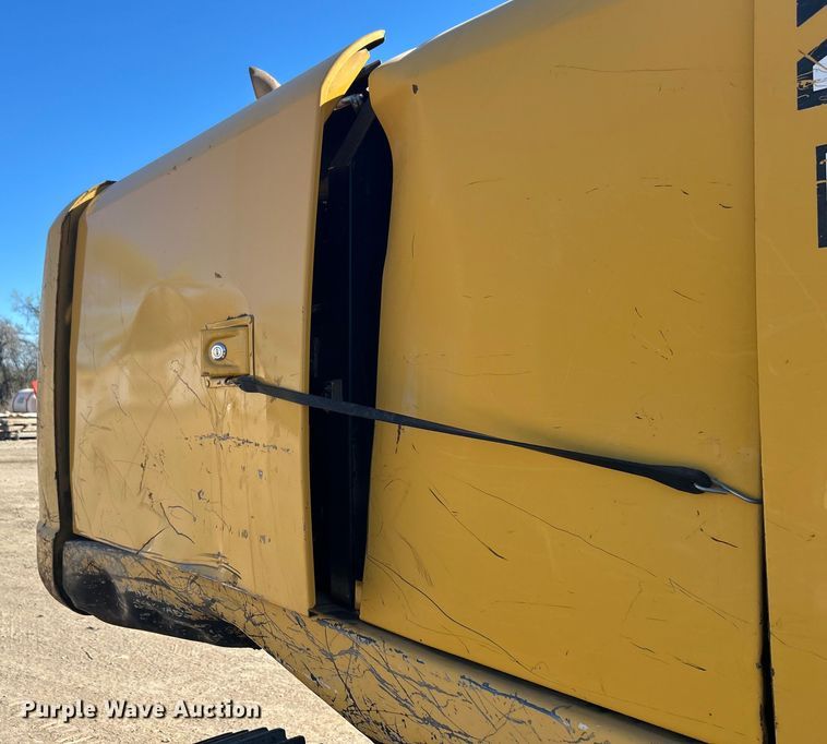 image for item DO1016 2011 John Deere 200D LC excavator