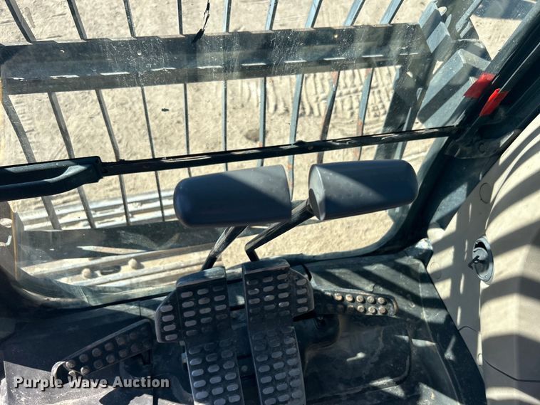 image for item DO1016 2011 John Deere 200D LC excavator