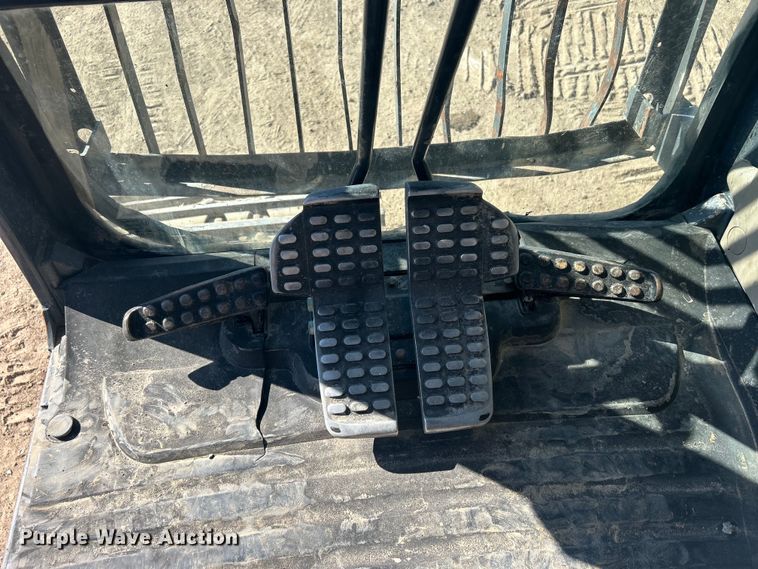 image for item DO1016 2011 John Deere 200D LC excavator