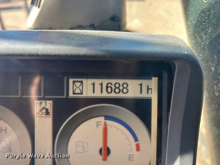 image for item DO1016 2011 John Deere 200D LC excavator