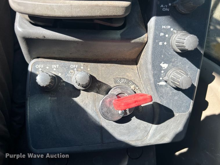 image for item DO1016 2011 John Deere 200D LC excavator