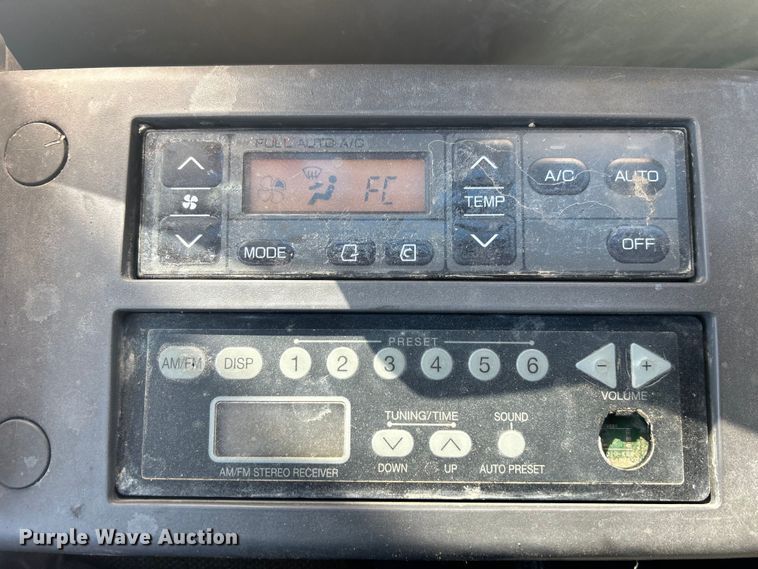 image for item DO1016 2011 John Deere 200D LC excavator