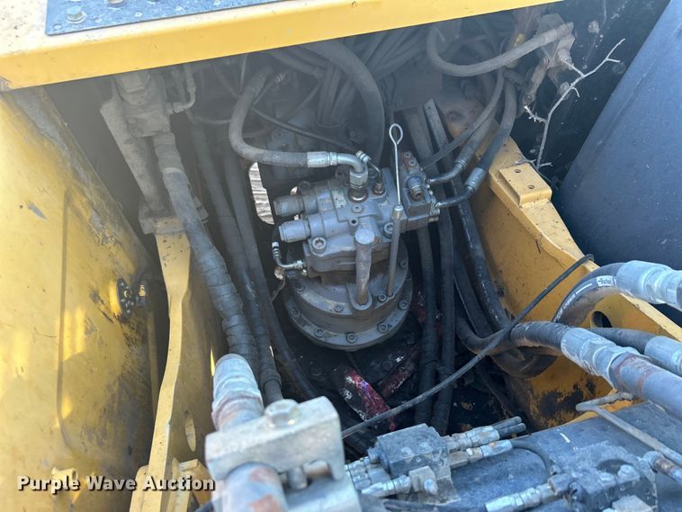 image for item DO1016 2011 John Deere 200D LC excavator