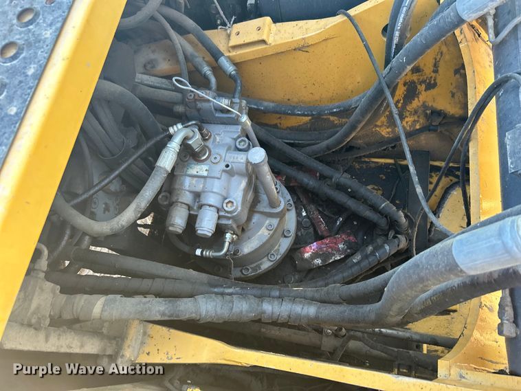 image for item DO1016 2011 John Deere 200D LC excavator