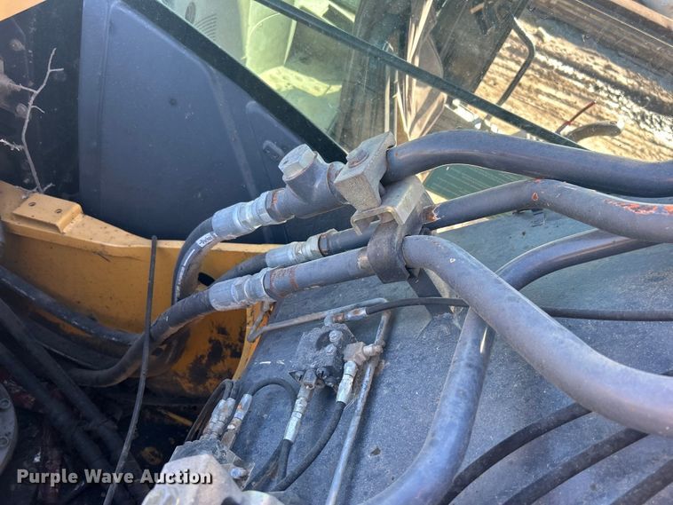 image for item DO1016 2011 John Deere 200D LC excavator