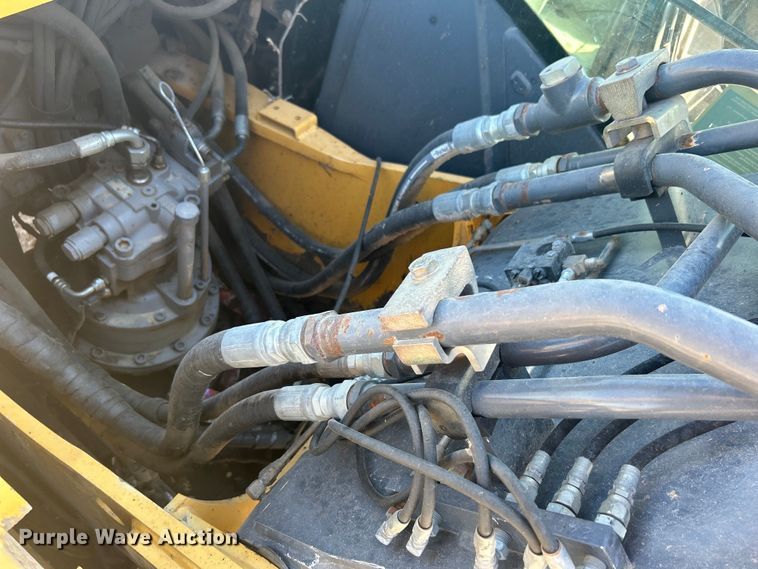 image for item DO1016 2011 John Deere 200D LC excavator