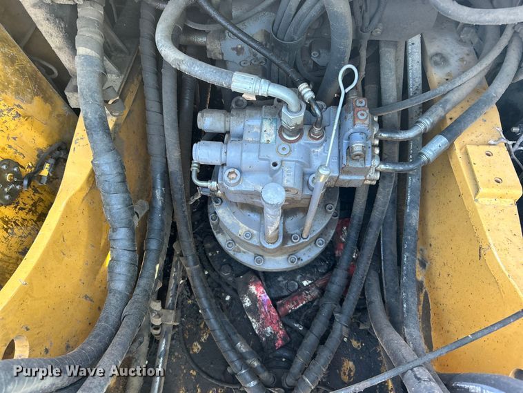 image for item DO1016 2011 John Deere 200D LC excavator