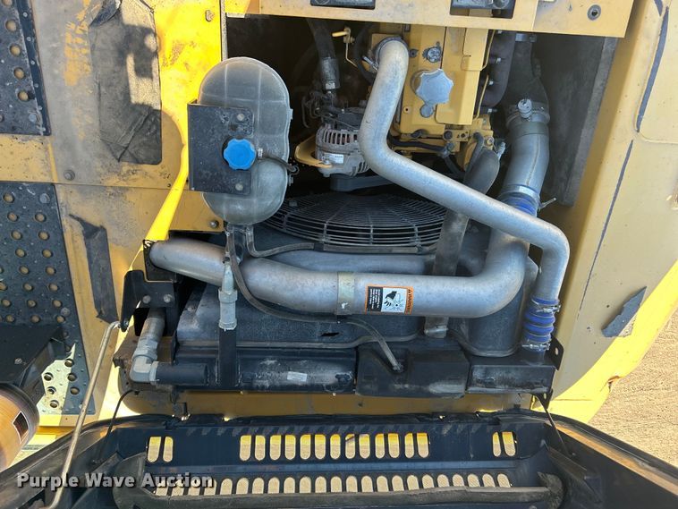 image for item DO1016 2011 John Deere 200D LC excavator
