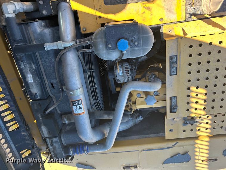 image for item DO1016 2011 John Deere 200D LC excavator