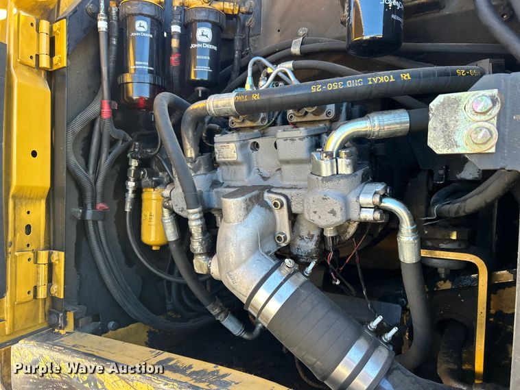 image for item DO1016 2011 John Deere 200D LC excavator