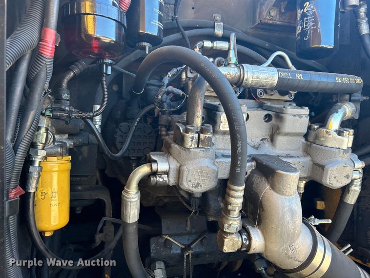 image for item DO1016 2011 John Deere 200D LC excavator