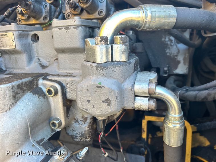 image for item DO1016 2011 John Deere 200D LC excavator