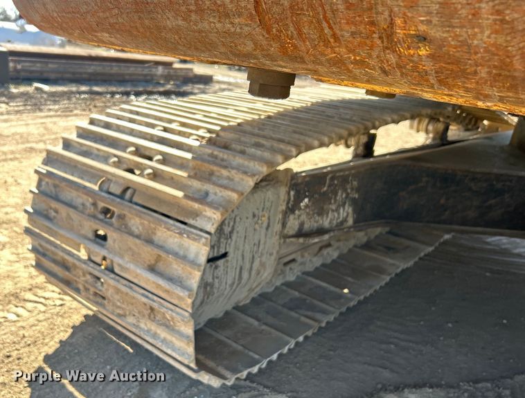 image for item DO1016 2011 John Deere 200D LC excavator