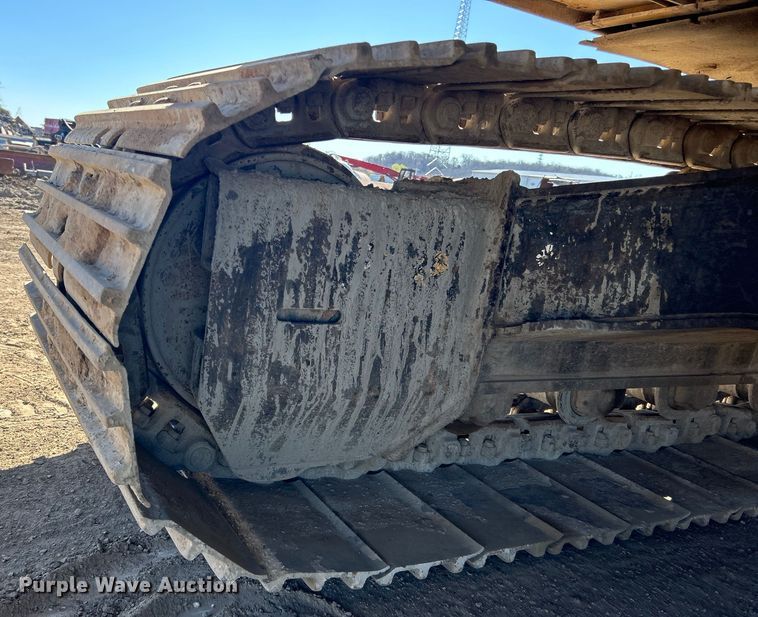 image for item DO1016 2011 John Deere 200D LC excavator