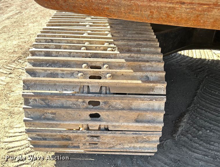 image for item DO1016 2011 John Deere 200D LC excavator