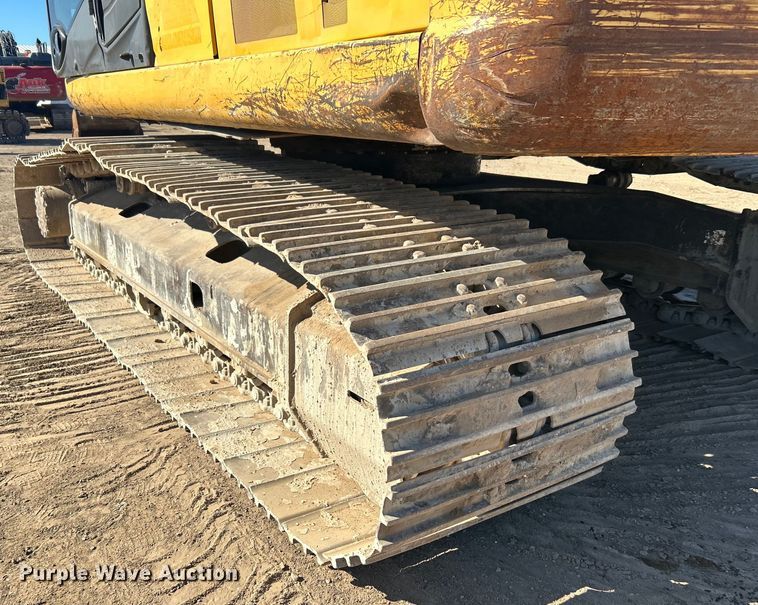 image for item DO1016 2011 John Deere 200D LC excavator