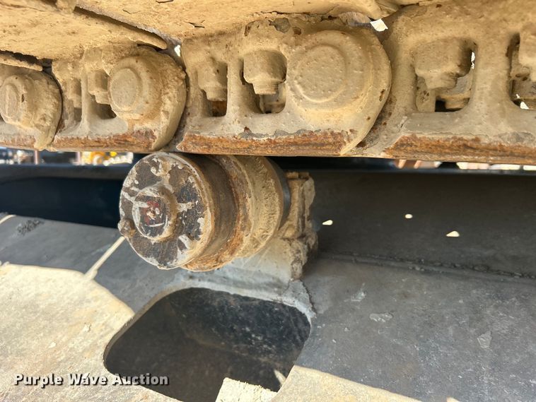 image for item DO1016 2011 John Deere 200D LC excavator