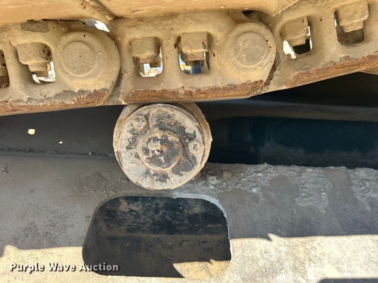 image for item DO1016 2011 John Deere 200D LC excavator