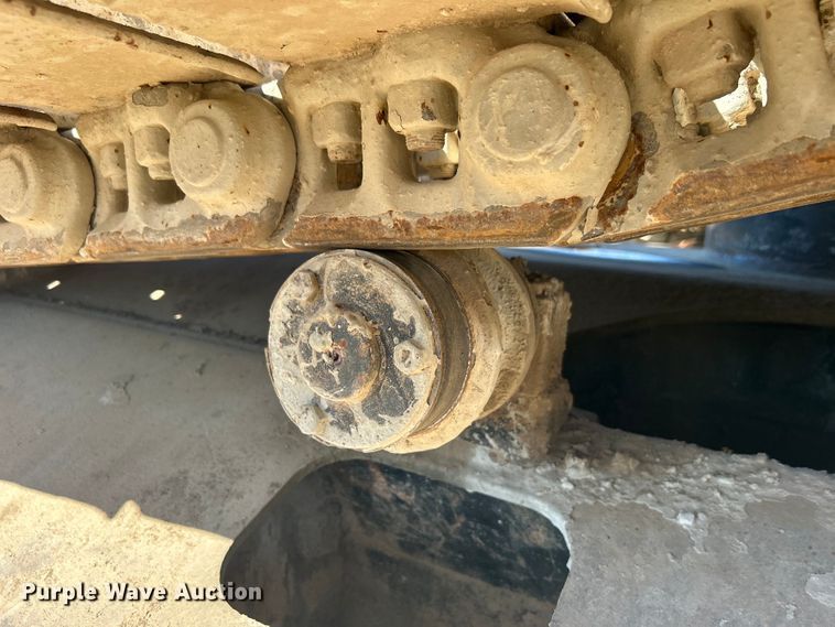 image for item DO1016 2011 John Deere 200D LC excavator