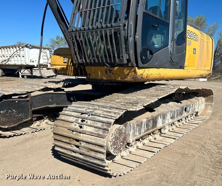 image for item DO1016 2011 John Deere 200D LC excavator