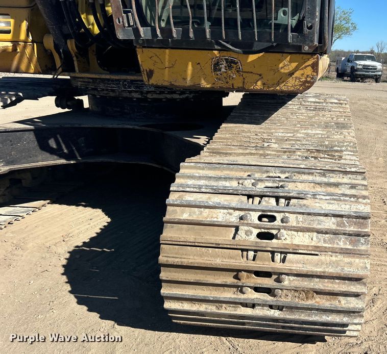 image for item DO1016 2011 John Deere 200D LC excavator