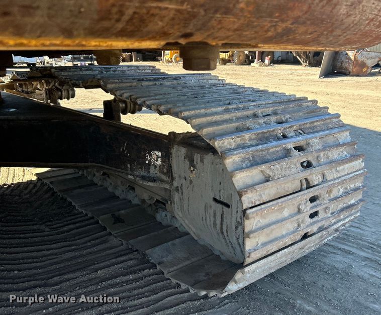 image for item DO1016 2011 John Deere 200D LC excavator