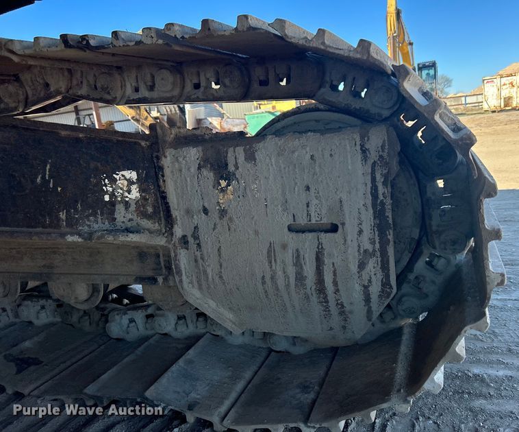 image for item DO1016 2011 John Deere 200D LC excavator