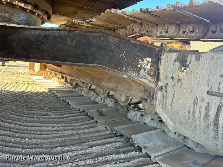 image for item DO1016 2011 John Deere 200D LC excavator