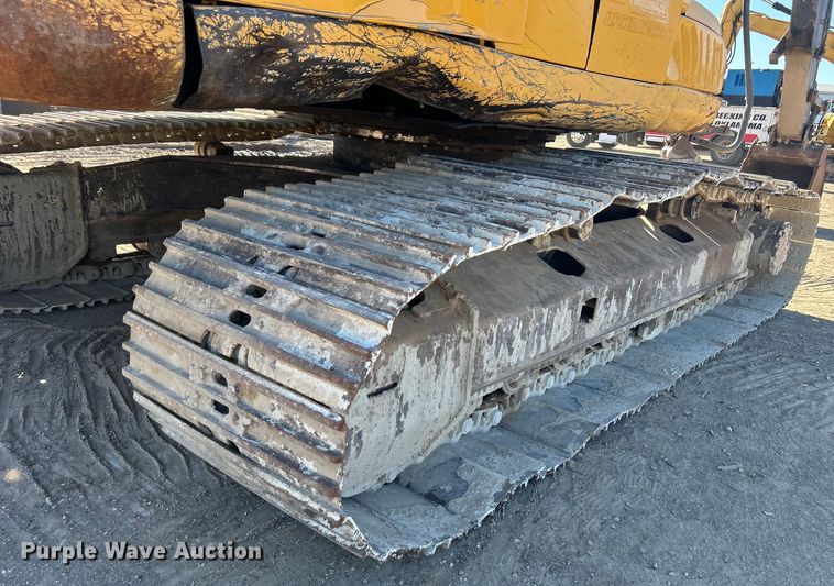 image for item DO1016 2011 John Deere 200D LC excavator