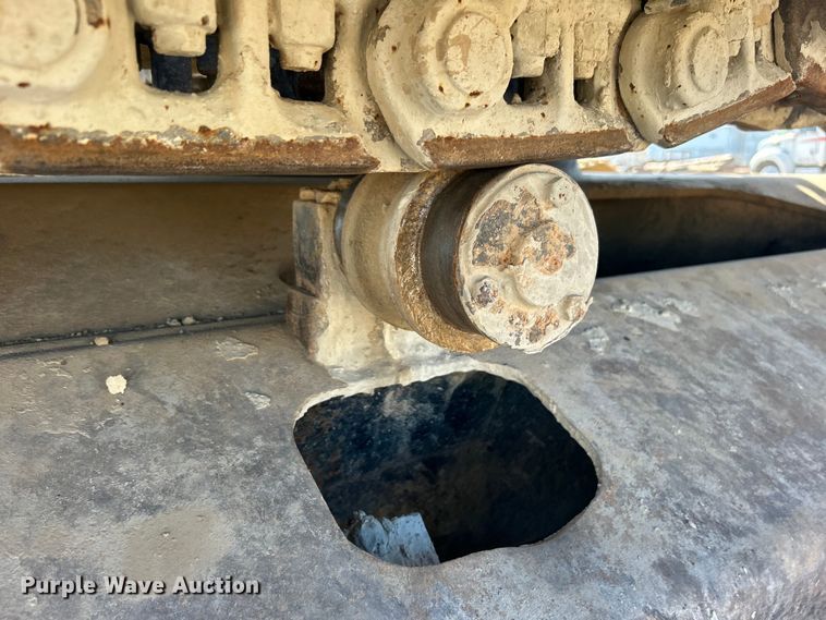 image for item DO1016 2011 John Deere 200D LC excavator