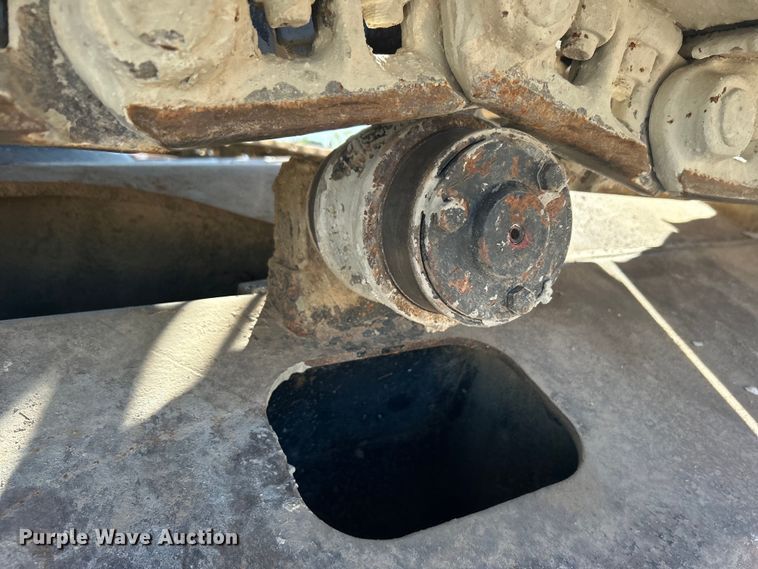 image for item DO1016 2011 John Deere 200D LC excavator